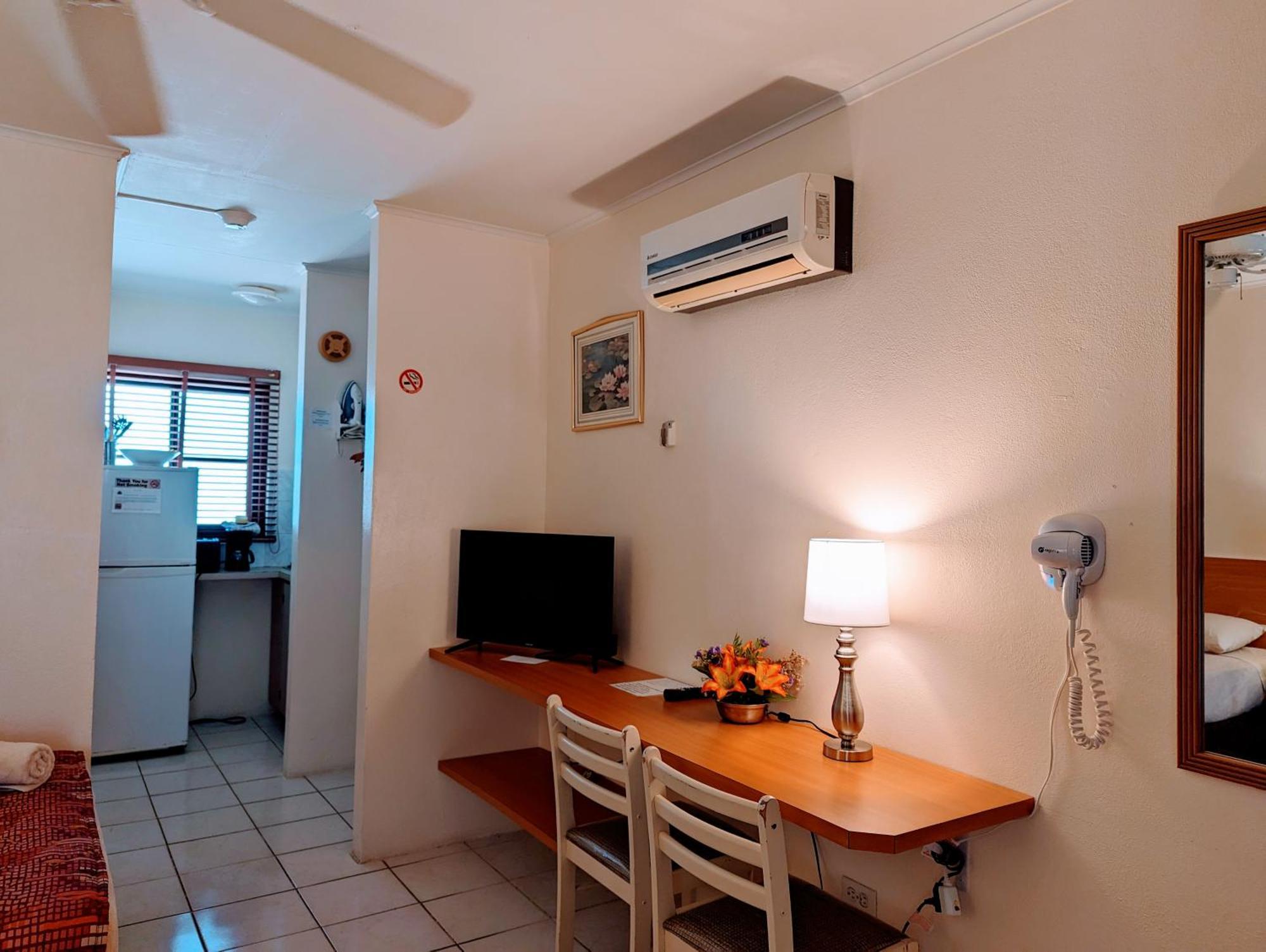 Sasaki Apartments Palm Beach Exterior foto